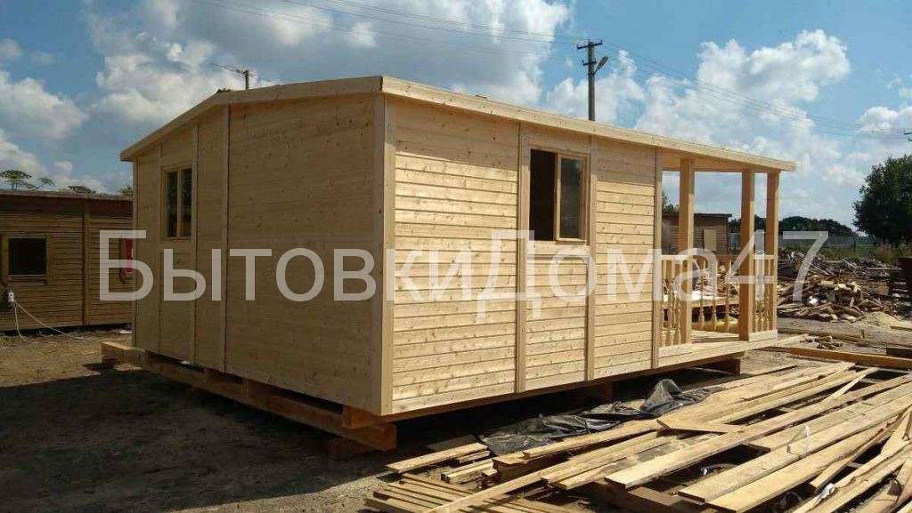 дом из бытовок с верандой