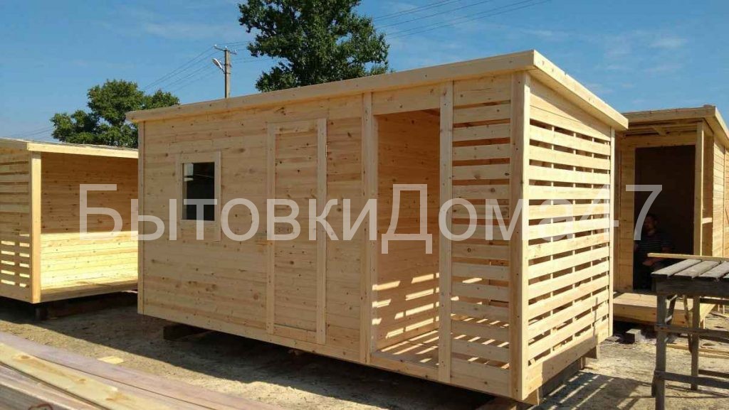 с дровянником