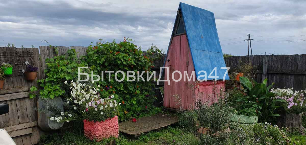 Деревянный туалет – недорогое решение для комфортной жизни